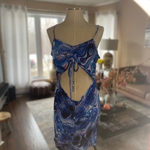 Retro cut out dress. Shein.